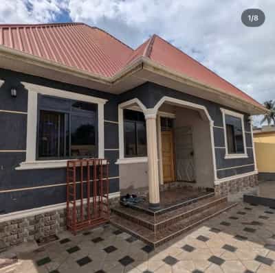 Nyumba ya vyumba vitatu inapangishwa Kitunda Kivule Hospital, Dar Es Salaam Nyumba ya vyumba vitatu inapangishwa Kitunda Kivule Hospital, Dar Es Salaam