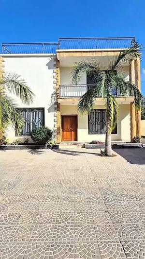 Villa ya vyumba vitano inapangishwa Oysterbay, Dar Es Salaam Villa ya vyumba vitano inapangishwa Oysterbay, Dar Es Salaam