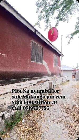 Kiwanja kinauzwa Makongo Juu CCM, Dar Es Salaam (600 sqm)