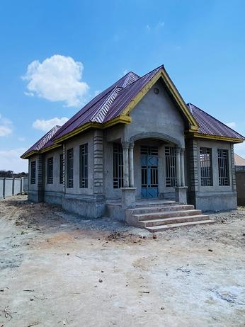 Nyumba ya vyumba vinne inauzwa Iyumbu Ushuarini / Shule yaMfano, Dodoma (700 sqm)