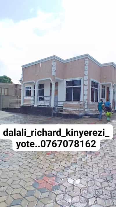 Nyumba ya vyumba vitatu inauzwa Tabata Kinyerezi Kinyerezi Kifuru Shule, Kwa Unju Street, Dar Es Salaam (600 sqm)