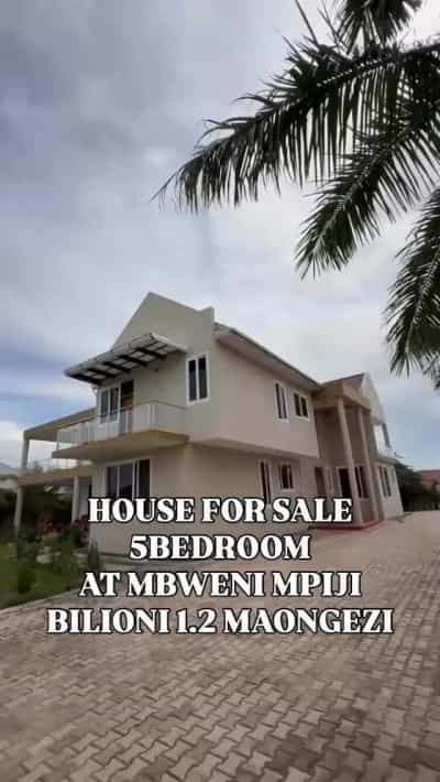 Nyumba ya vyumba vitano inauzwa MBWENI MPIJI, Dar Es Salaam (1500 sqm)