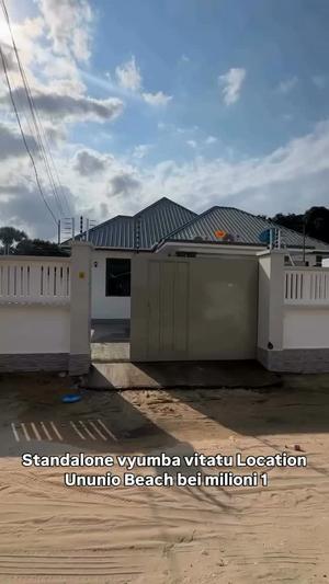 Nyumba ya vyumba vitatu inauzwa Ununio Beach, Dar Es Salaam