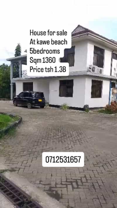 Nyumba ya vyumba vitano inauzwa Kawe Beach, Dar Es Salaam (1360 sqm)