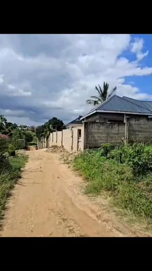 Nyumba ya vyumba vitatu inauzwa Mbezi Makabe, Dar Es Salaam (500 sqm) Nyumba ya vyumba vitatu inauzwa Mbezi Makabe, Dar Es Salaam (500 sqm)