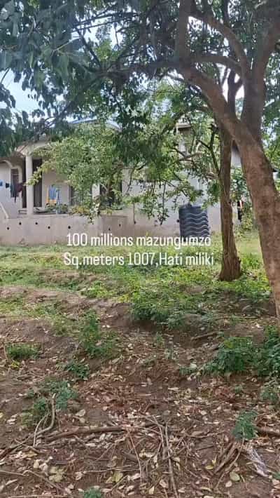 Nyumba ya vyumba vitatu inauzwa Goba Road, Dar Es Salaam (1007 sqm)