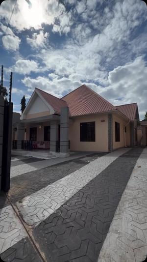 Nyumba ya vyumba vitatu inauzwa Mapinga Kerege, Pwani (400 sqm) Nyumba ya vyumba vitatu inauzwa Mapinga Kerege, Pwani (400 sqm)