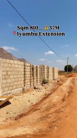 Kiwanja kinauzwa Iyumbu Extension (810 sqm)