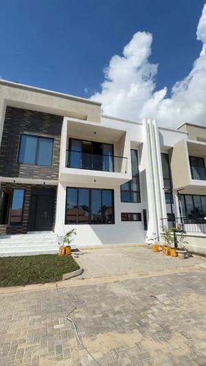 Villa ya vyumba viwili inapangishwa Mbezi Beach, Dar Es Salaam Villa ya vyumba viwili inapangishwa Mbezi Beach, Dar Es Salaam