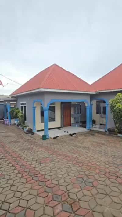 Nyumba ya vyumba vitatu inauzwa Goba Njia Nne, Dar Es Salaam (500 sqm)