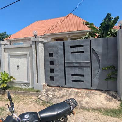 Nyumba ya vyumba vitatu inauzwa Tabata Kinyerezi, Dar Es Salaam (400 sqm) Nyumba ya vyumba vitatu inauzwa Tabata Kinyerezi, Dar Es Salaam (400 sqm)
