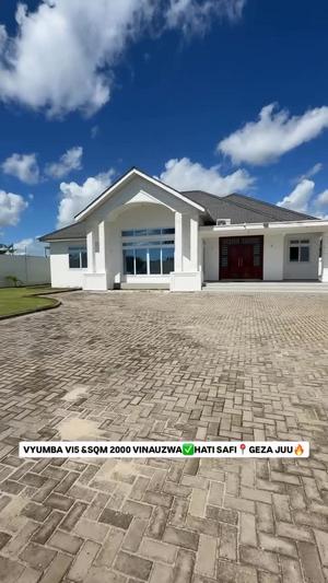 Villa ya vyumba vitano inauzwa Kigezorole, Kigamboni, Dar Es Salaam (2000 sqm)