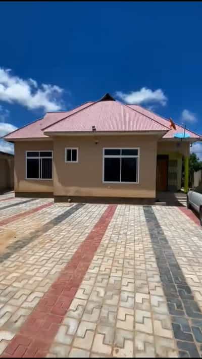 Nyumba ya vyumba vitatu inauzwa Iyumbu, Dodoma (700 sqm) Nyumba ya vyumba vitatu inauzwa Iyumbu, Dodoma (700 sqm)