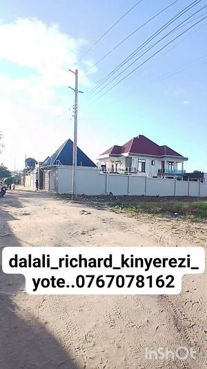 Kiwanja kinauzwa Kinyerezi Zimbili Street, Dar Es Salaam sqm 800 Kiwanja kinauzwa Kinyerezi Zimbili Street, Dar Es Salaam sqm 800