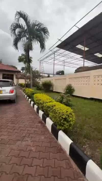 Nyumba ya vyumba vitatu inauzwa Kijitonyama, Dar Es Salaam (600 sqm)