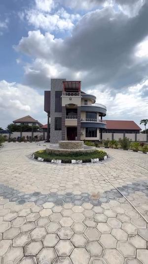 Nyumba ya vyumba vitano inapangishwa Bahari Beach, Dar Es Salaam Nyumba ya vyumba vitano inapangishwa Bahari Beach, Dar Es Salaam