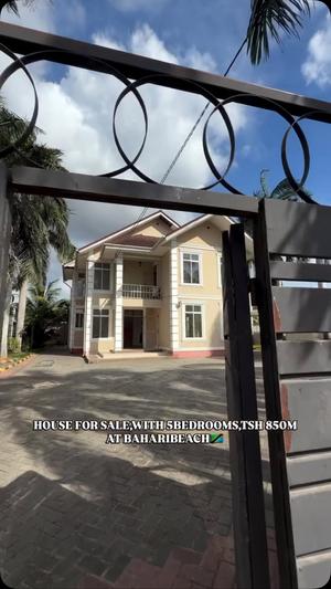 Nyumba ya vyumba vinne inauzwa Baharibeach, Dar Es Salaam (1200 sqm)