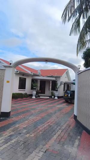 Nyumba ya vyumba vitano inapangishwa Mbezi Beach, Dar Es Salaam Nyumba ya vyumba vitano inapangishwa Mbezi Beach, Dar Es Salaam