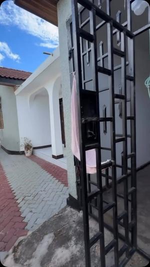 Nyumba ya vyumba vinne inapangishwa Makumbusho, Dar Es Salaam Nyumba ya vyumba vinne inapangishwa Makumbusho, Dar Es Salaam