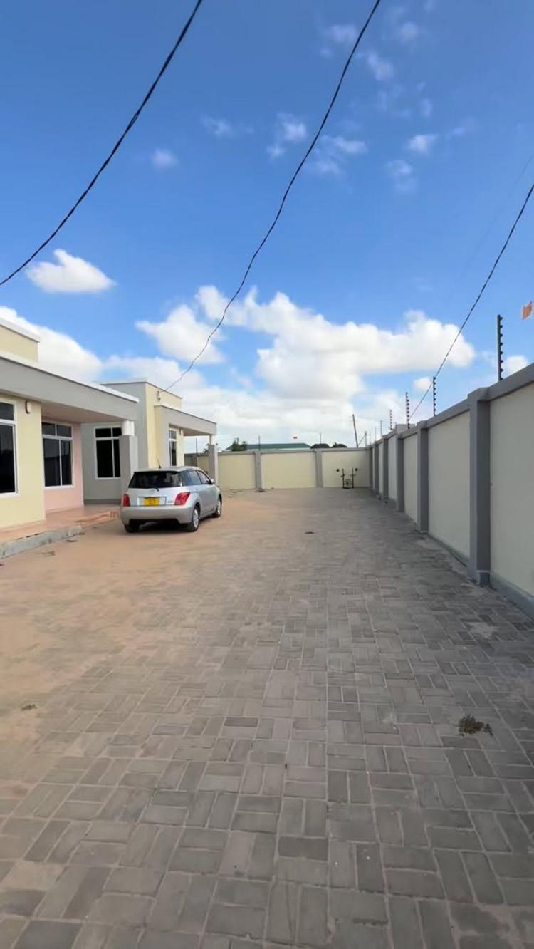 media -1 media -1