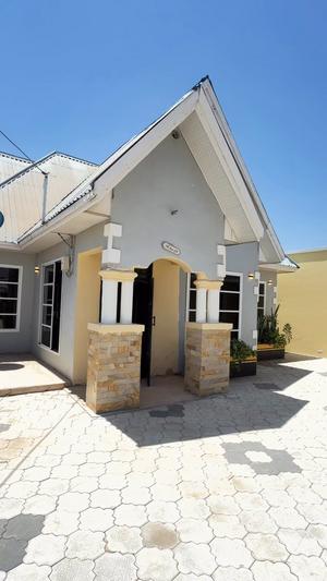 Nyumba ya vyumba vitatu inapangishwa Nzuguni Boda, Dodoma Nyumba ya vyumba vitatu inapangishwa Nzuguni Boda, Dodoma