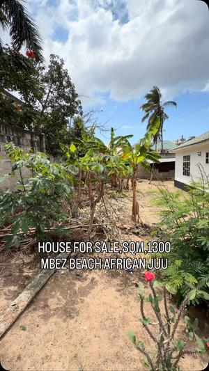 Kiwanja kinauzwa Mbezi Beach Africana Juu, Dar Es Salaam (1300 sqm) Kiwanja kinauzwa Mbezi Beach Africana Juu, Dar Es Salaam (1300 sqm)