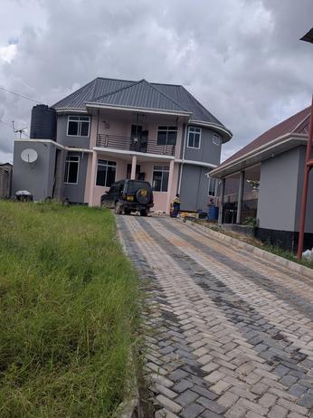 Nyumba ya vyumba vinne inauzwa Mbezi Kwa Msuguri, Dar Es Salaam (2000 sqm)
