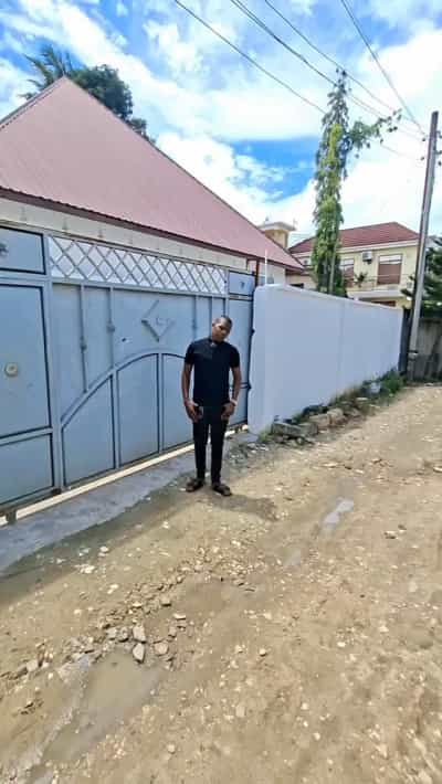 Kiwanja kinauzwa Mikocheni, Dar Es Salaam (288 sqm)