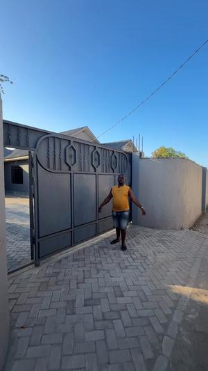Nyumba ya vyumba vitatu inauzwa Boko Msikitini, Dar Es Salaam (700 sqm)