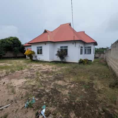 Nyumba ya vyumba vitatu inauzwa Chanika Nguvukazi, Dar Es Salaam (1000 sqm)