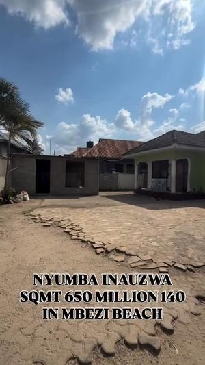 Nyumba ya vyumba vitatu inauzwa Mbezi Beach, Dar Es Salaam (650 sqm) Nyumba ya vyumba vitatu inauzwa Mbezi Beach, Dar Es Salaam (650 sqm)