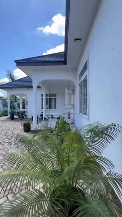 Apartment (Furnished) ya vyumba vitatu inapangishwa Bahari Beach, Dar Es Salaam