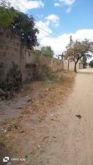 Kiwanja kinauzwa Kivule Njiapanda Shule, Dar Es Salaam