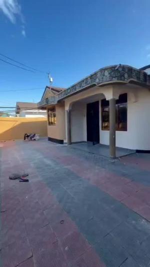 Nyumba ya vyumba vitano inapangishwa Kinondoni, Dar Es Salaam Nyumba ya vyumba vitano inapangishwa Kinondoni, Dar Es Salaam