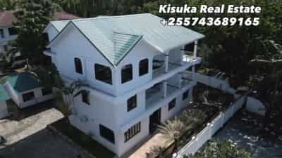 Nyumba inauzwa Masaki, Dar Es Salaam (1100 sqm)