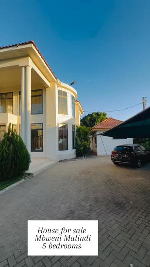 Nyumba ya vyumba vitano inauzwa Mbweni Malindi, Dar Es Salaam (900 sqm)
