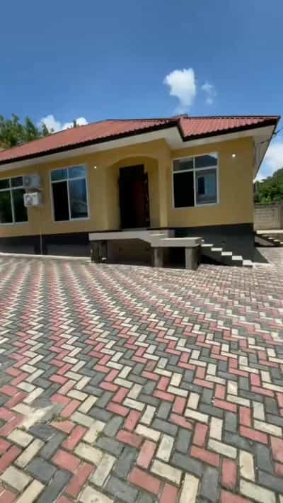 Nyumba ya vyumba viwili inapangishwa MAKONGO JUU MWISHO, Dar Es Salaam Nyumba ya vyumba viwili inapangishwa MAKONGO JUU MWISHO, Dar Es Salaam