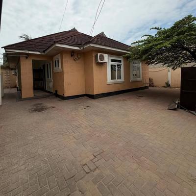Nyumba ya vyumba vitatu inapangishwa Kinondoni Morocco, Dar Es Salaam Nyumba ya vyumba vitatu inapangishwa Kinondoni Morocco, Dar Es Salaam