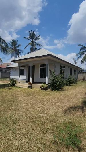 Nyumba ya vyumba vinne inauzwa Tegeta Wazo Kisanga, Dar Es Salaam (850 sqm) Nyumba ya vyumba vinne inauzwa Tegeta Wazo Kisanga, Dar Es Salaam (850 sqm)