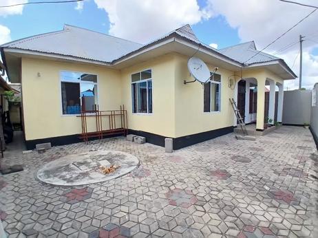 Nyumba ya vyumba vitatu inauzwa Tabata Kinyerezi Ulongoni A, Dar Es Salaam (400 sqm) Nyumba ya vyumba vitatu inauzwa Tabata Kinyerezi Ulongoni A, Dar Es Salaam (400 sqm)