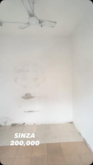 Duka linapangishwa Sinza, Dar Es Salaam