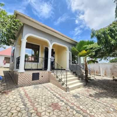 Nyumba ya vyumba vitatu inapangishwa Mbezi Kwa Msuguli, Dar Es Salaam