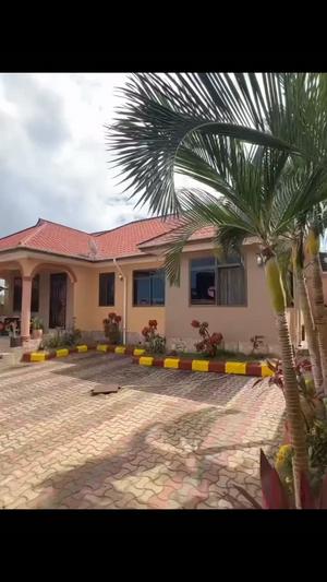 Nyumba ya vyumba vinne inauzwa Tegeta, Wazo Mivumoni, Dar Es Salaam (560 sqm)