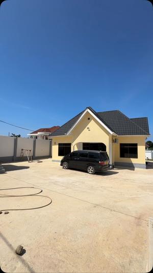 Nyumba ya vyumba vitatu inauzwa Bahari Beach, Dar Es Salaam (1050 sqm) Nyumba ya vyumba vitatu inauzwa Bahari Beach, Dar Es Salaam (1050 sqm)