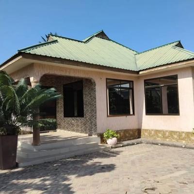 Nyumba ya vyumba vinne inauzwa Ukonga Mombasa Moshi Bar, Dar Es Salaam (600 sqm)