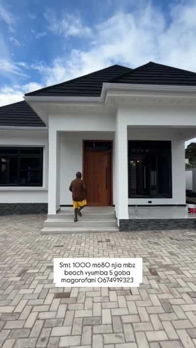 Nyumba ya vyumba vitano inauzwa Goba, Dar Es Salaam (1000 sqm) Nyumba ya vyumba vitano inauzwa Goba, Dar Es Salaam (1000 sqm)