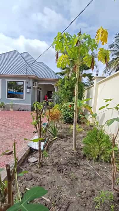 Nyumba ya vyumba vitatu inauzwa Kivule, Dar Es Salaam (670 sqm)