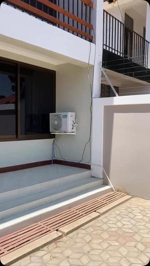 Nyumba (Furnished) ya vyumba vitatu inapangishwa Area D, Dodoma Nyumba (Furnished) ya vyumba vitatu inapangishwa Area D, Dodoma