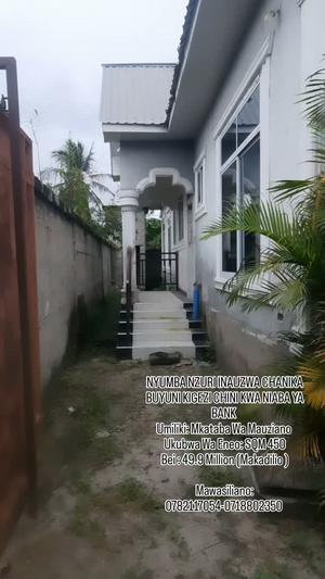 Nyumba ya vyumba vitatu inauzwa Chanika Buyuni Kigezi, Dar Es Salaam (450 sqm) Nyumba ya vyumba vitatu inauzwa Chanika Buyuni Kigezi, Dar Es Salaam (450 sqm)