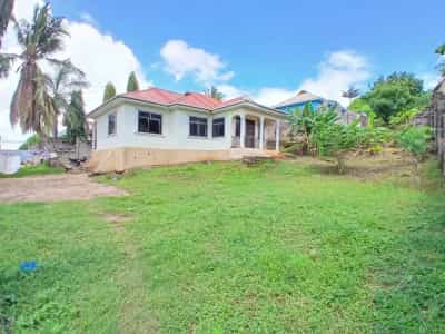 Nyumba ya vyumba vitatu inauzwa Kinyerezi Zabikha, Songas, Dar Es Salaam (1000 sqm)
